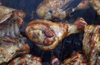 Обжарка куриных ножек в панировке улучшает их вкус — повара