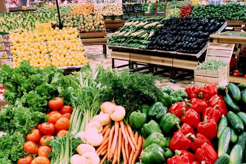 Цены на продукты в России снижаются третью неделю подряд — данные Минэкономразвития
