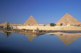 Пирамиды против диджеев: Египет может отменить все концерты у древних святынь