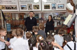 Полиция и дети: в музее правоохранительных органов в Анадыре прошла увлекательная экскурсия для ребят