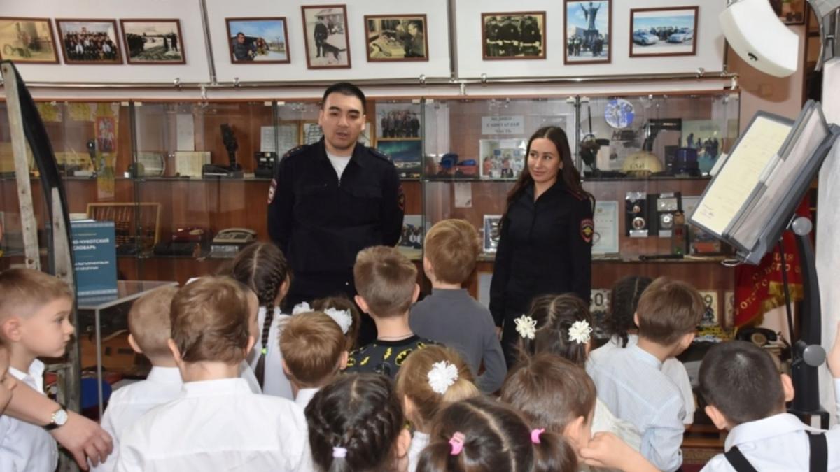 дети в музее полиции