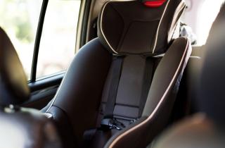 Автокресло обеспечивает поддержку спины и головы малыша — специалисты по безопасности