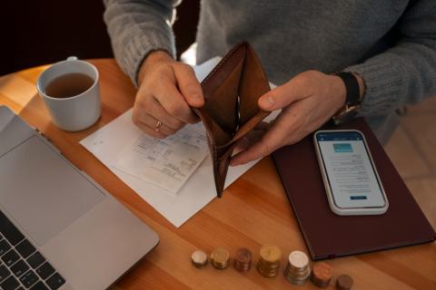 Почему россияне живут от зарплаты до зарплаты: исследование поведенческих моделей