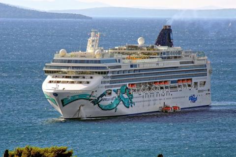 На лайнере Icon of the Seas лопнула водная горка — пострадал один пассажир