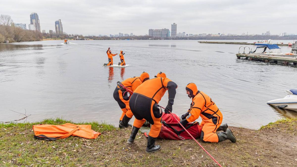 спасатели на воде