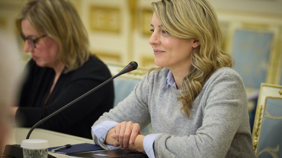Мелани Жоли Мелани Жоли
