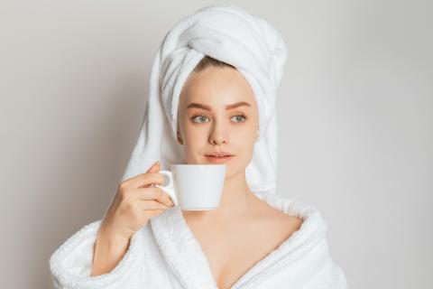 Щепотка сахара в шампуне продлевает свежесть волос