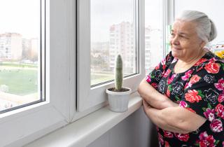 Власова предложила усилить ответственность риелторов и банков за сделки с пенсионерами