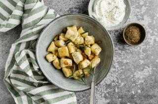 Клёцки насыщают, но не утяжеляют — идеальный ужин для холодных дней