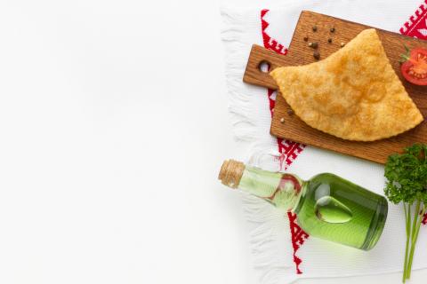 Обжигающая на ощупь, но нежная внутри — крапива в начинке делает чебурек лечебным