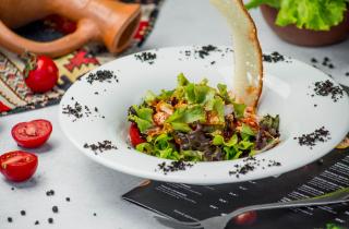 Секрет свежести без холодильника: как чилийцы спасаются от жары с помощью салата