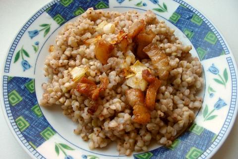 Добавила щепотку одного ингредиента — и запах гречки с грибами свёл с ума соседей