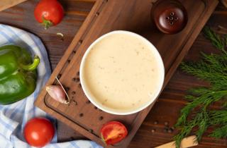 Этот соус превращает любое мясо в ресторанное блюдо — секрет в одной ложке