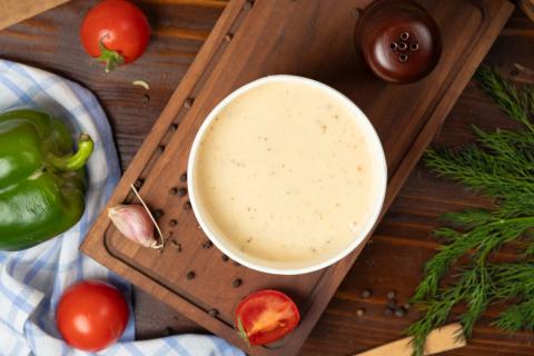 Этот соус превращает любое мясо в ресторанное блюдо — секрет в одной ложке