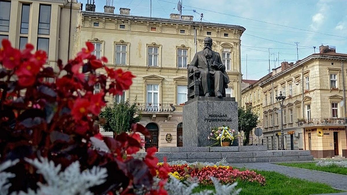 Памятник Михаилу Грушевскому во Львове Памятник Михаилу Грушевскому во Львове