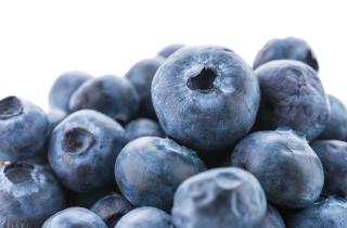 Йогурт с голубикой улучшает работу кишечника благодаря пробиотикам — гастроэнтерологи