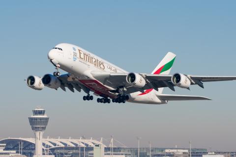 Два дня потеряны: рейс Emirates сменил курс и оставил пассажиров без отдыха