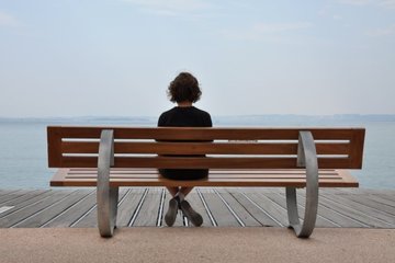 Ученые узнали, почему некоторые склонны к одиночеству, а сила иммунитета связана с сексом