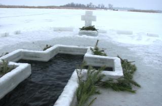 Купание в проруби может вызвать гипотермию у детей — врач Пыханцева