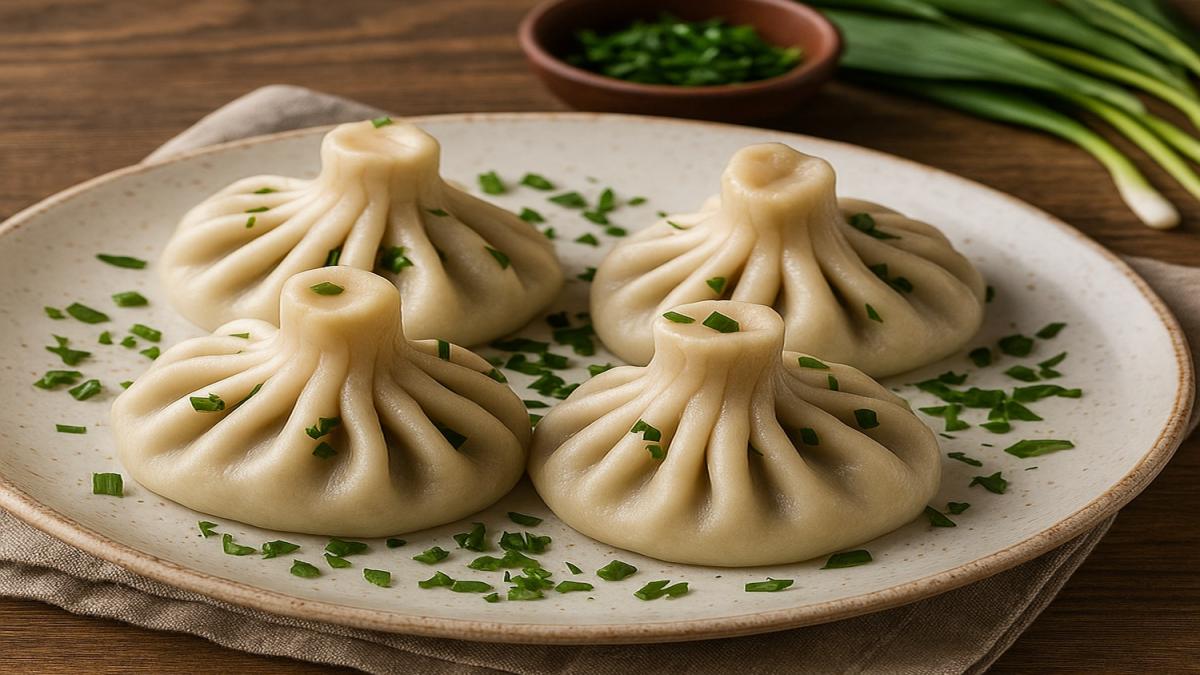 Хинкали с говядиной и диким луком Хинкали с говядиной и диким луком