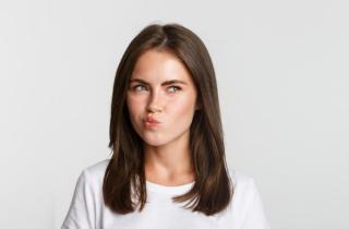 Красота начинается не с макияжа, а с мыслей: как внутренний голос меняет выражение лица