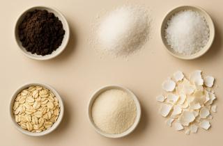 Мазала кожу сахарным скрабом неправильно — и только теперь узнала, как нужно