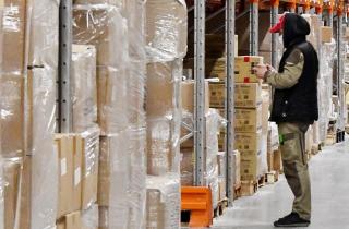 В Хабаровске задержан работник склада маркетплейса, похитивший четыре телефона — КП