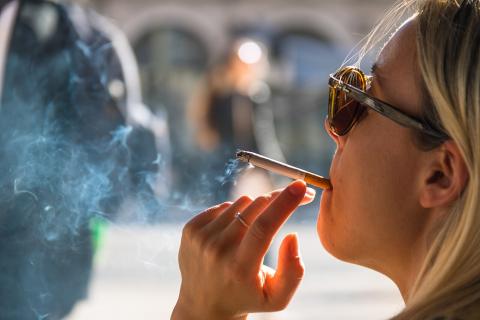 В Пулково теперь курят по расписанию и за деньги