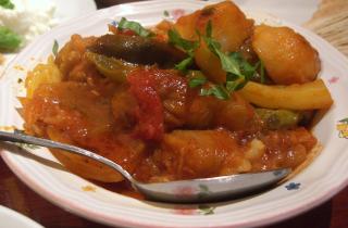 Добавила неожиданный ингредиент в рагу в конце — и все решили, что в нем есть мясо