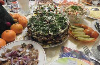 Пригласите на праздник Евгению: салат с курицей и грибами станет украшением весеннего стола