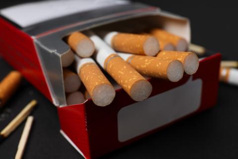 В России хотят запретить продажу сигарет на остановках общественного транспорта