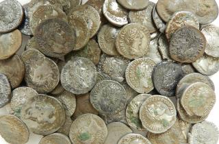 Сдача, которая работает на страну: зачем люди несут монеты в банки