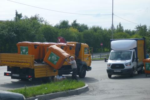 Мурманск очищается после зимы: более 1600 кубометров мусора вывезено с городских улиц