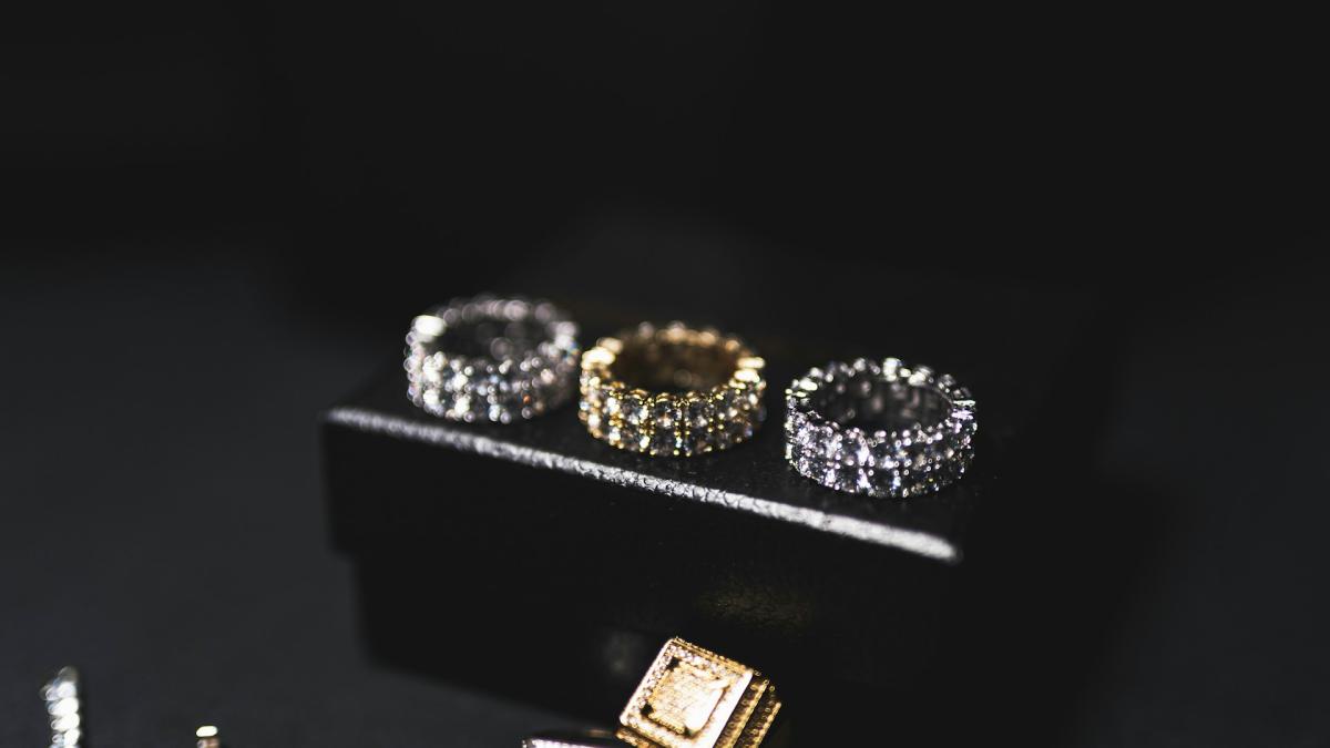 Кольца на витрине