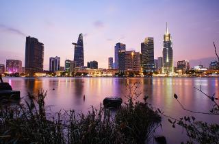 Шаги становятся мягче, мысли тише: как мегаполис лечит тревогу, если идти без наушников