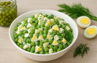 Как сделать привычный салат интереснее: добавьте один неожиданный ингредиент