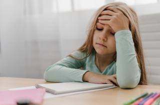 Буквы пляшут по тетради? Возможно, виноват не ребёнок, а слух