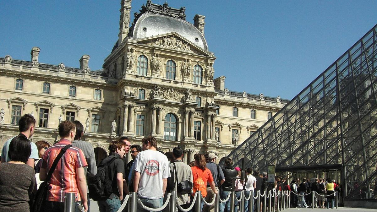 Посетители Лувра, апрель 2005 г. (2)