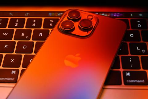 Суд обязал маркетплейс выдать мужчине 20 iPhone за 180 рублей