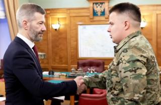 Чукотка гордится: Дмитрий Ткачев, герой СВО, награжден орденом Мужества после ранения