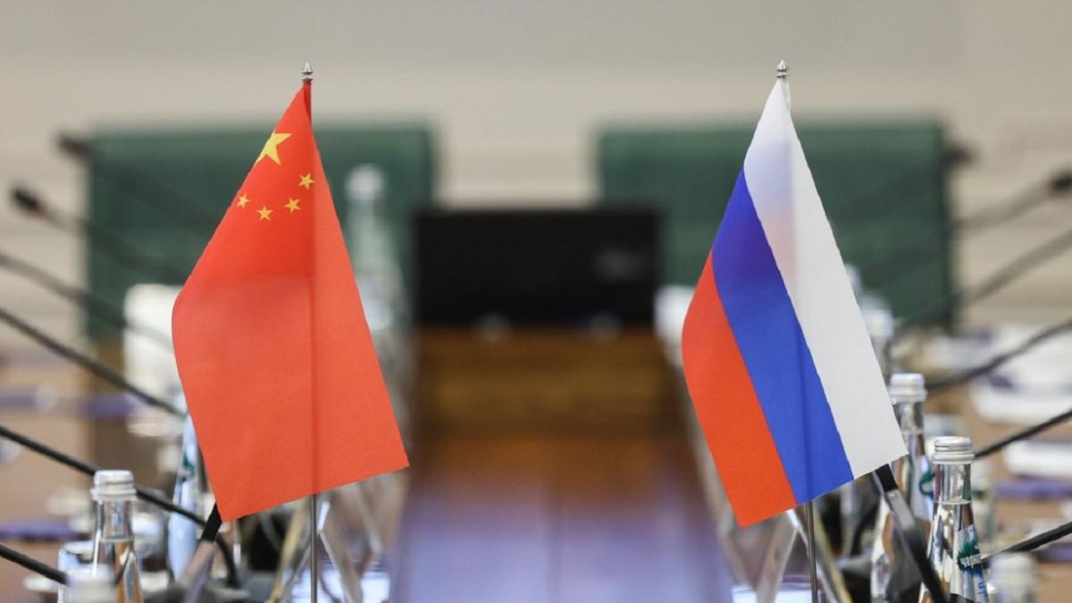 флаги России и Китая флаги России и Китая