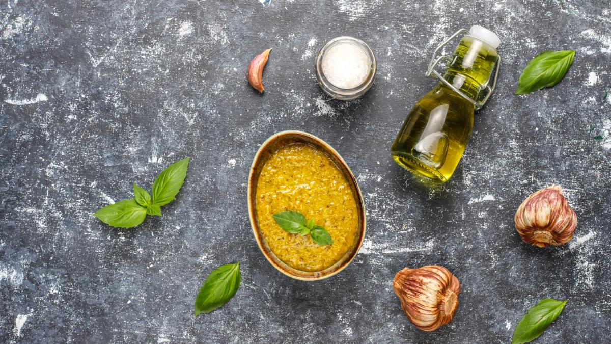 Соус с базиликом и оливковым маслом Соус с базиликом и оливковым маслом