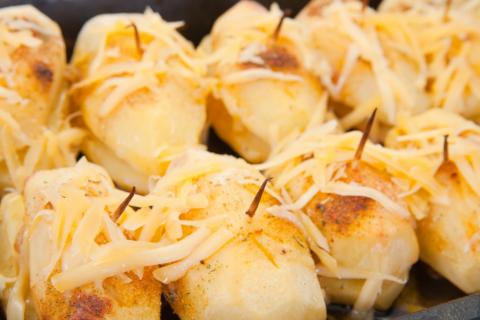 Слойки с травами и сыром: что добавить для яркого аромата