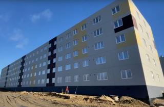 Карелия продолжает расселение аварийного жилья: в Беломорске строят новый дом на средства нацпроекта