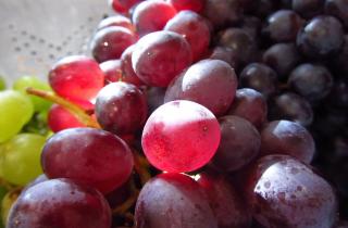 Маринованный виноград с оливками идеально сочетается с вином — Едим Дома