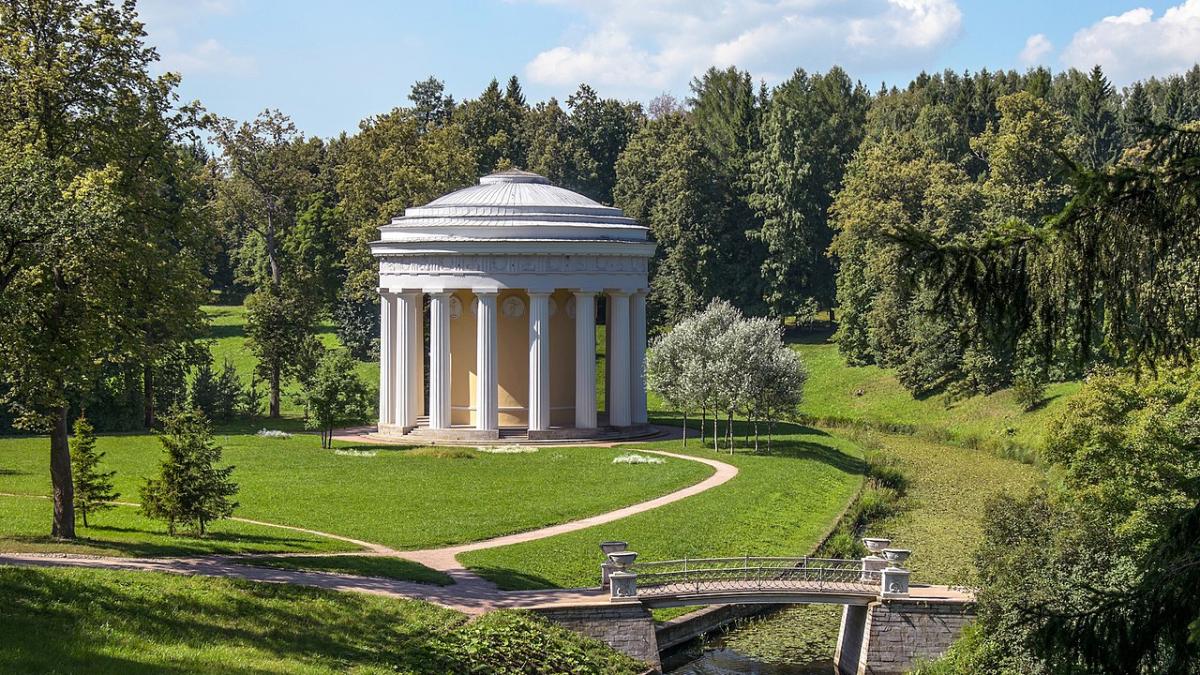 Храм Дружбы в Павловском парке Храм Дружбы в Павловском парке