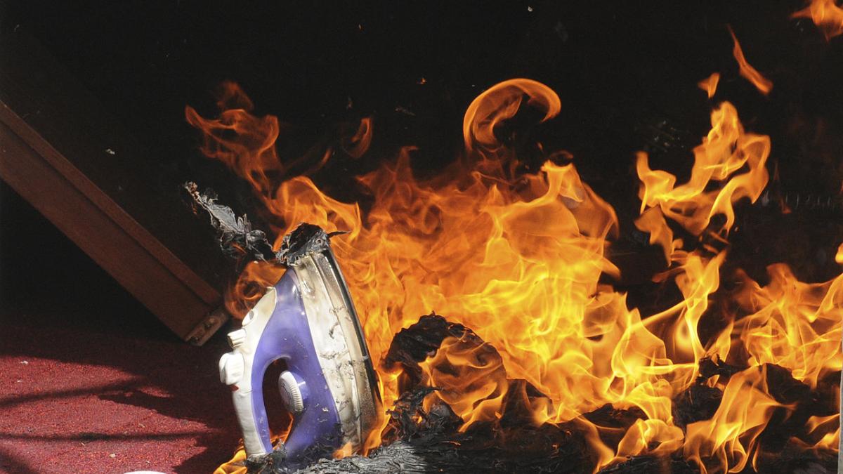 Пожар из-за забытого утюга