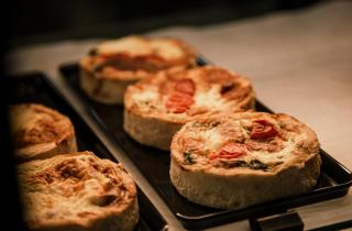 Моцарелла повысила тягучесть начинки мини-пицц —  технологи питания