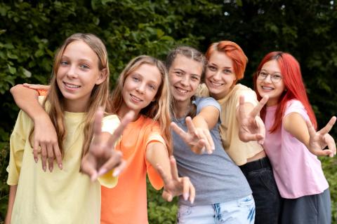 Погодки усиливают соперничество из-за нехватки внимания мамы — МЕЛ