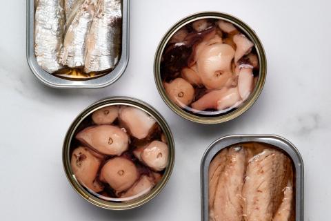 Консервированный тунец богат белком и омега-3, удобен для быстрого перекуса — SELF